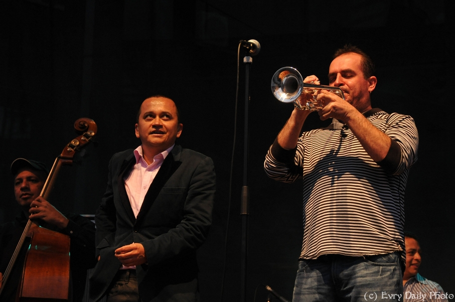 Evry Daily Photo - Fete de la Musique Evry 2010 - Yuri Buenaventura - large - 4736162052.jpg